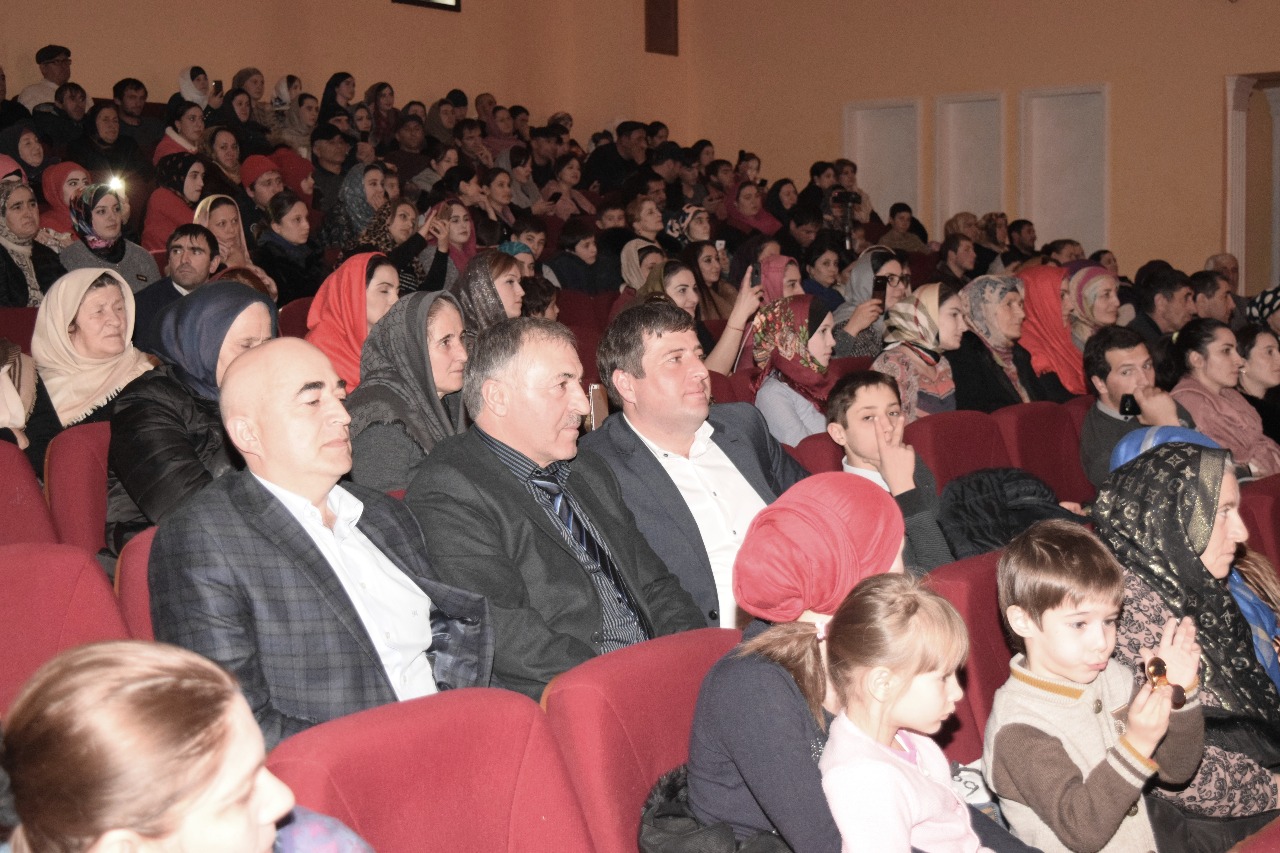 Состоялся концерт заслуженной артистки Республики Дагестан Айшат Айсаевой.